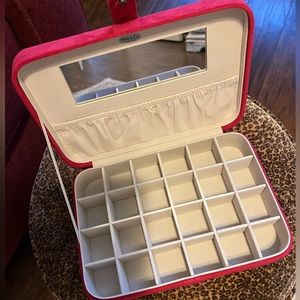 Fuchsia jewelry organizer